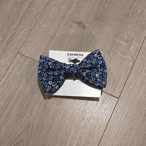 NWT Express Bowtie